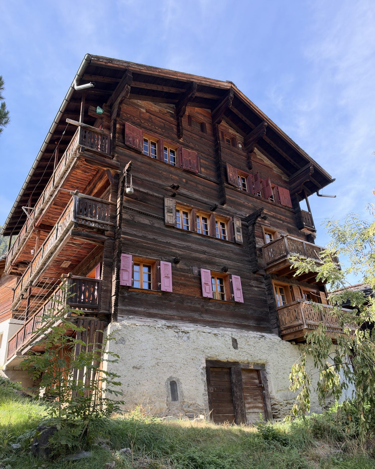 Façade d’un bâtiment résidentiel à Mayoux, photographie illustrative sans annonce associée